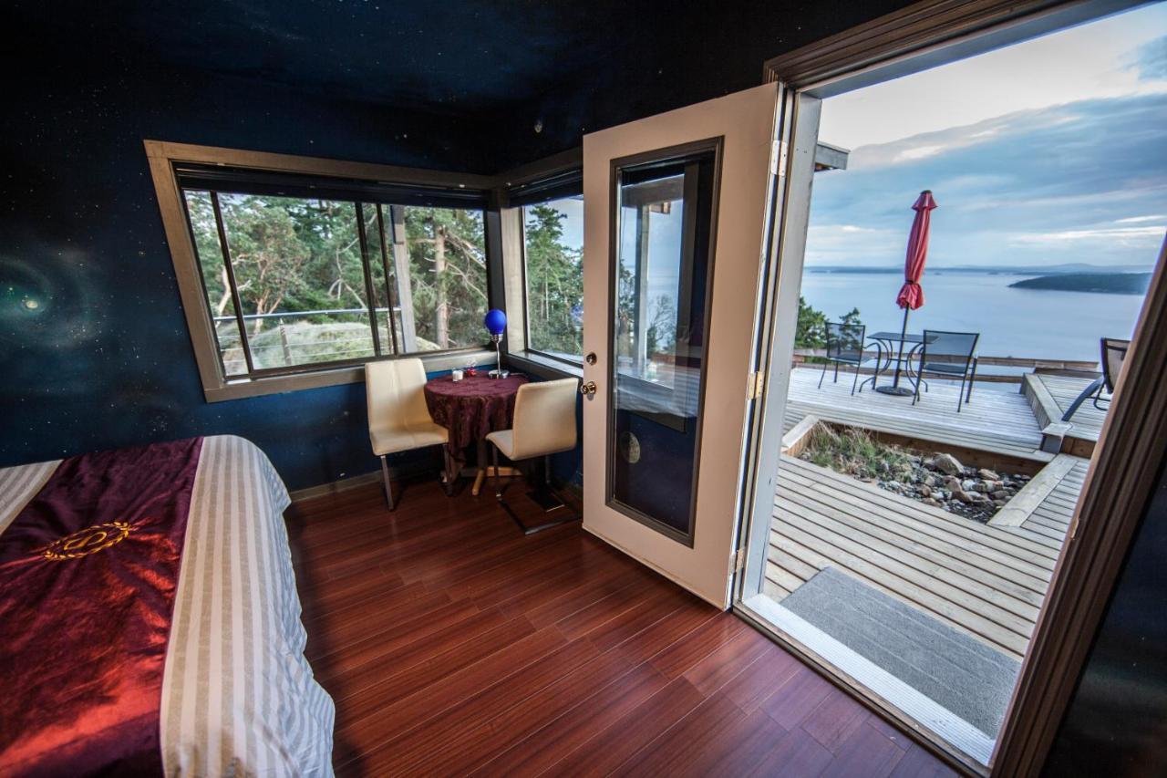 Shangri-La Oceanfront Vacation Home Bedwell Harbour Exterior foto