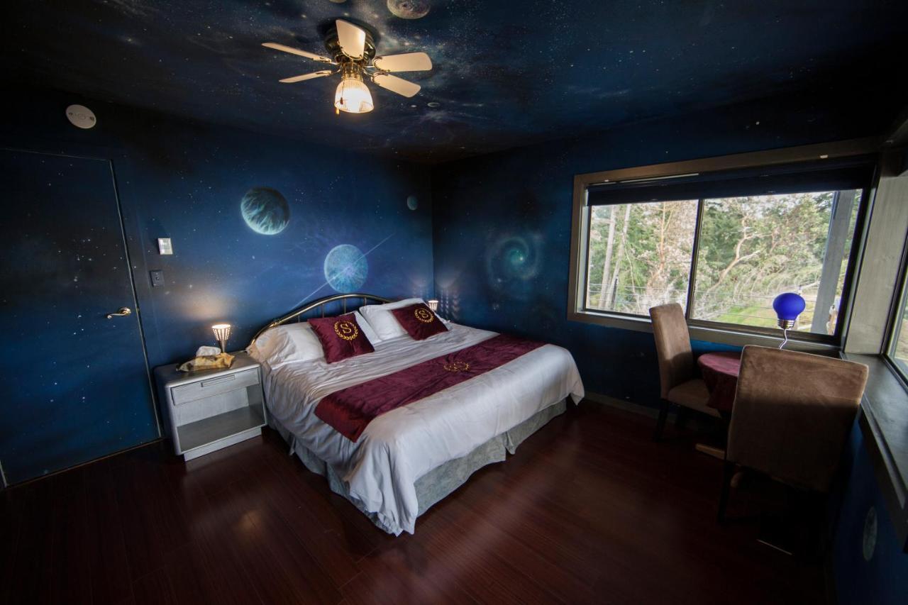 Shangri-La Oceanfront Vacation Home Bedwell Harbour Exterior foto
